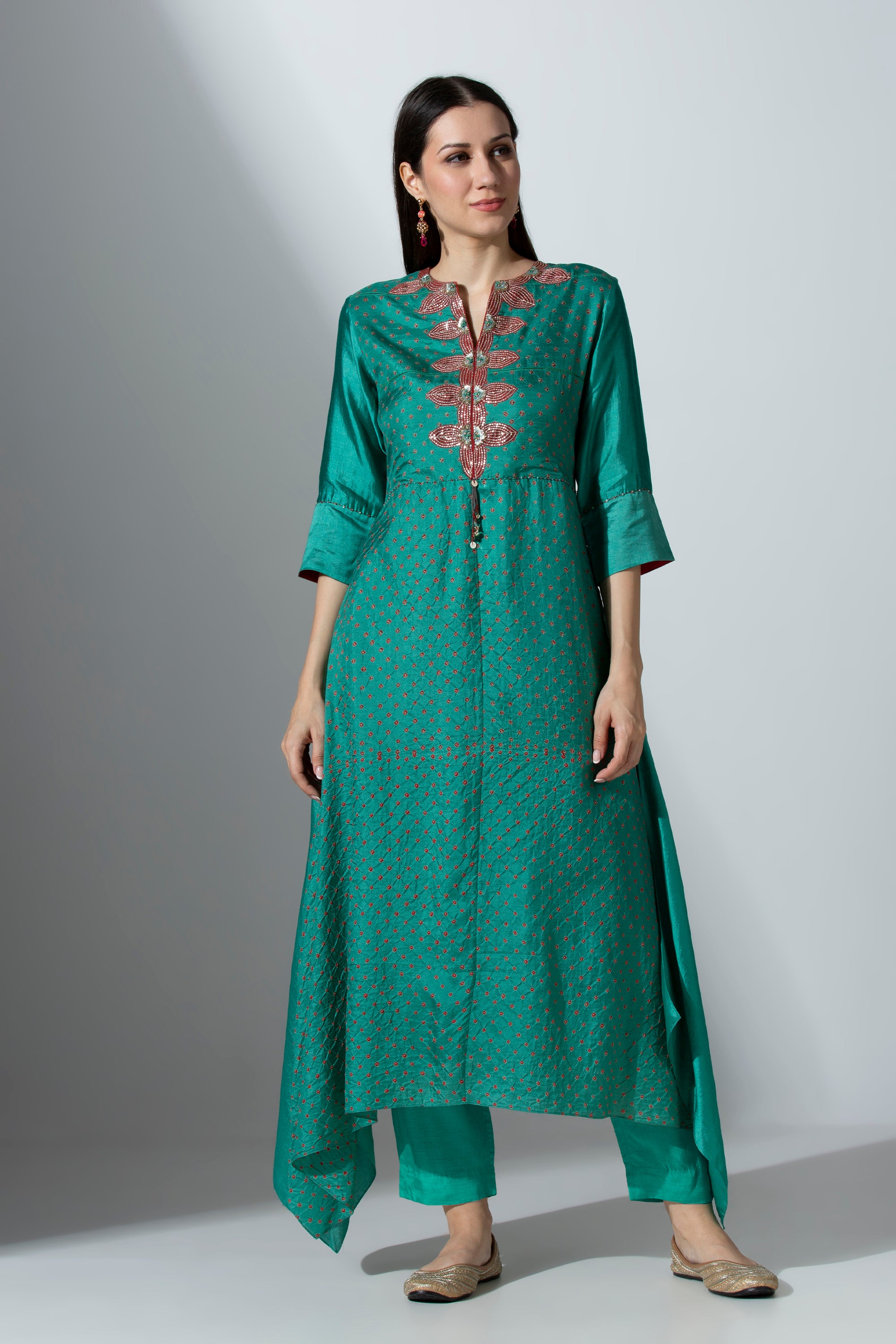 Bandhej YokeCut Fan kurta With Pant