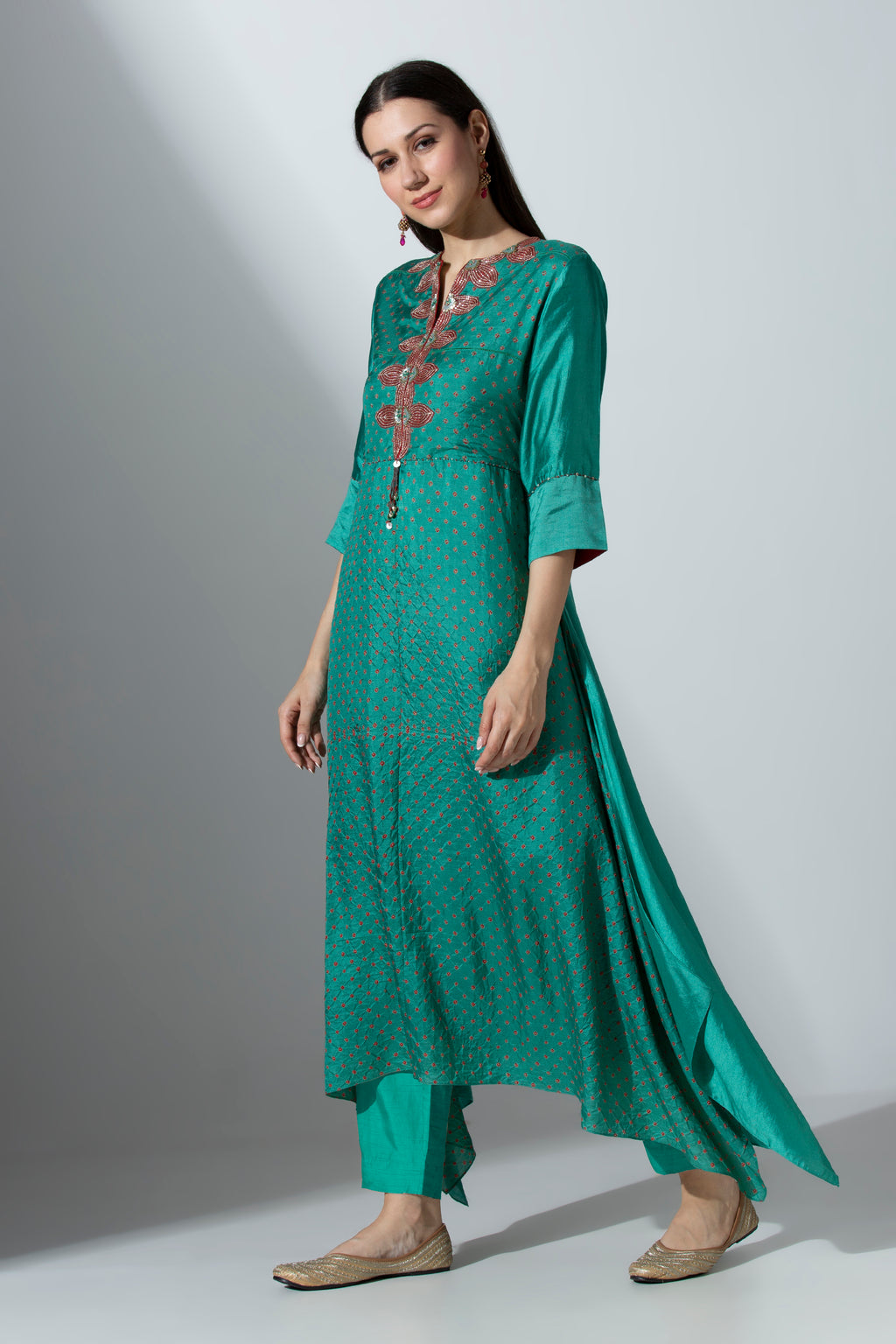 Bandhej YokeCut Fan kurta With Pant